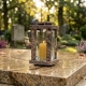 Grablampe Zeitlos aus Granit Brazil gold